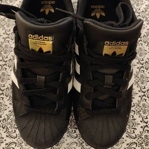 Adidas Original Superstars (Mens 5.5 / Womens 8)